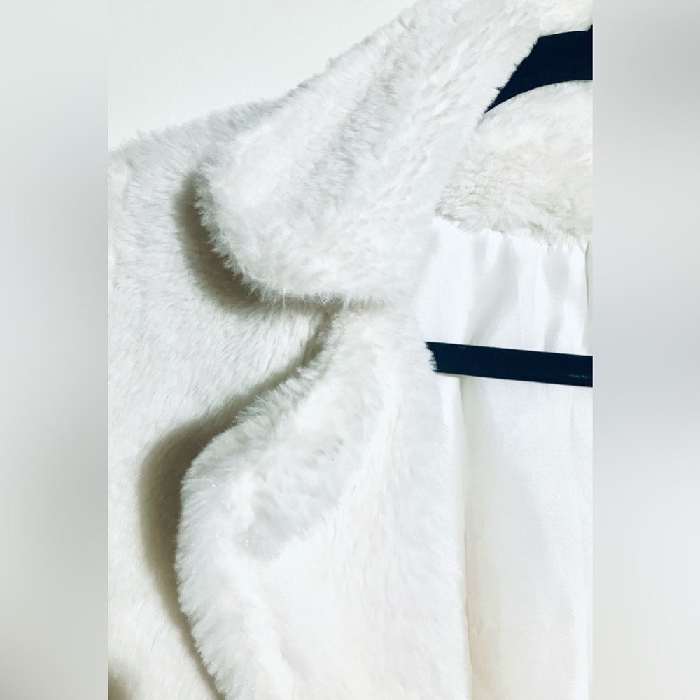 Elegant White Faux Fur Women's Jacket w/ matching scarf - Picture 14 of 16
